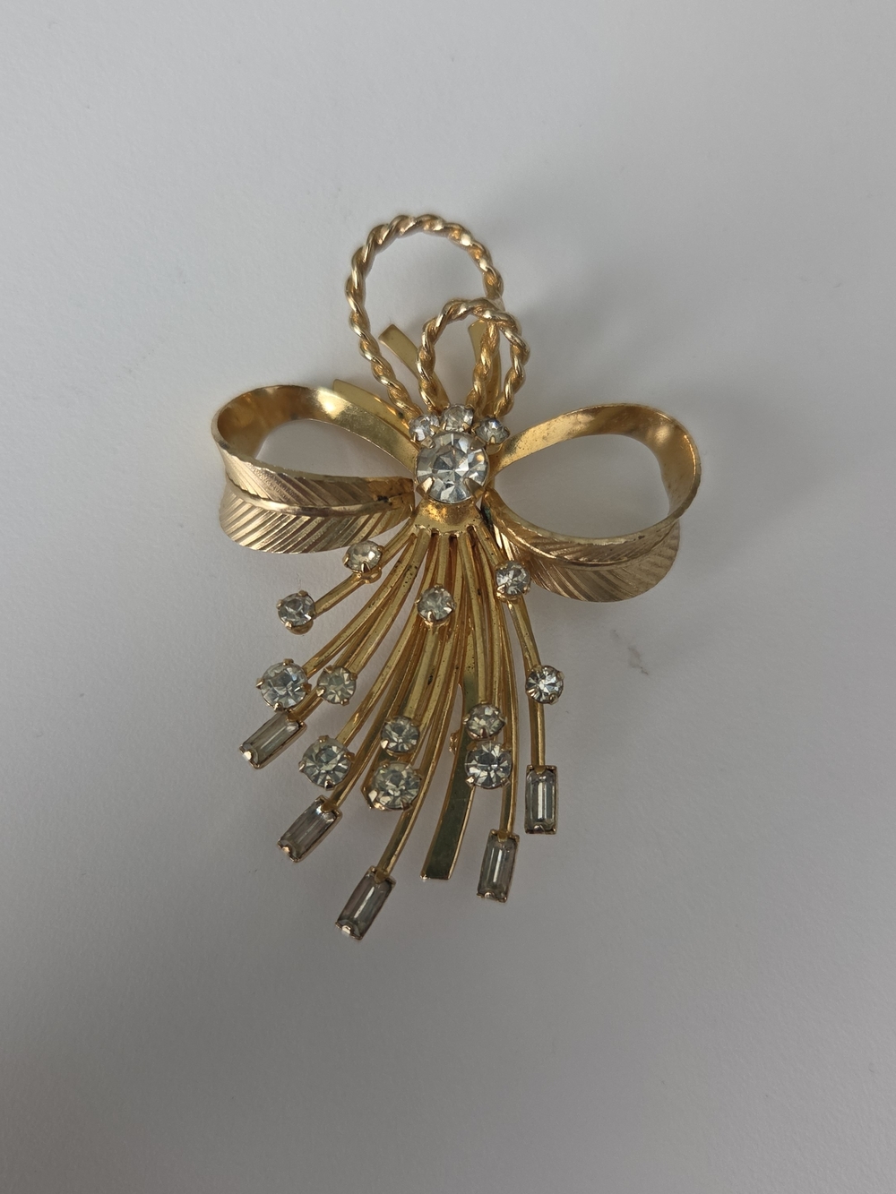 Sarah Coventry gold bow brooch with rhinestones pin #bow #rhinestones